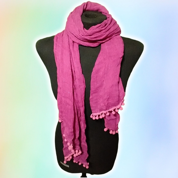 Vintage Pompom Scarf - Picture 2 of 5